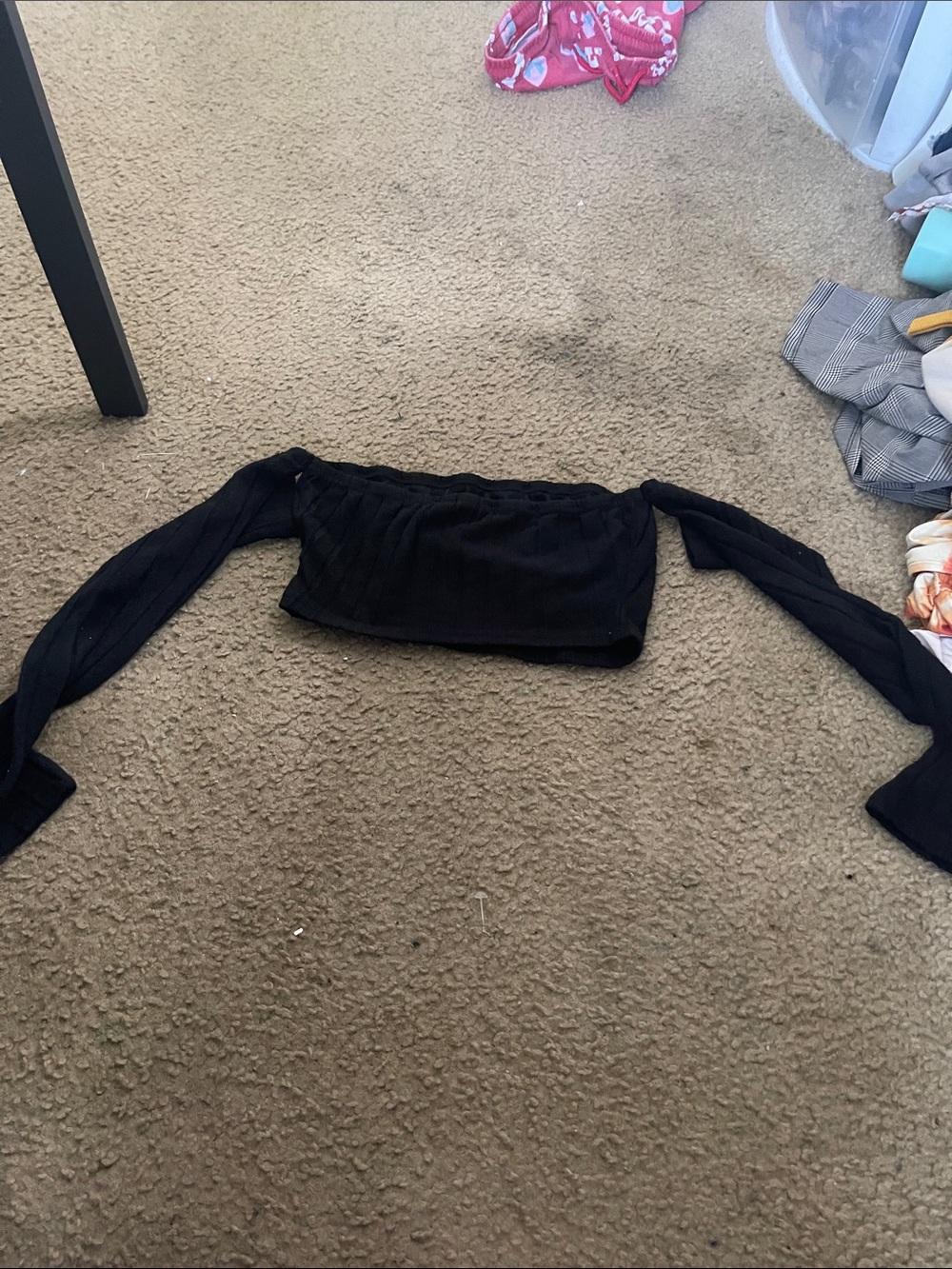 SHEIN Black Off-Shoulder Long Sleeve Crop Top